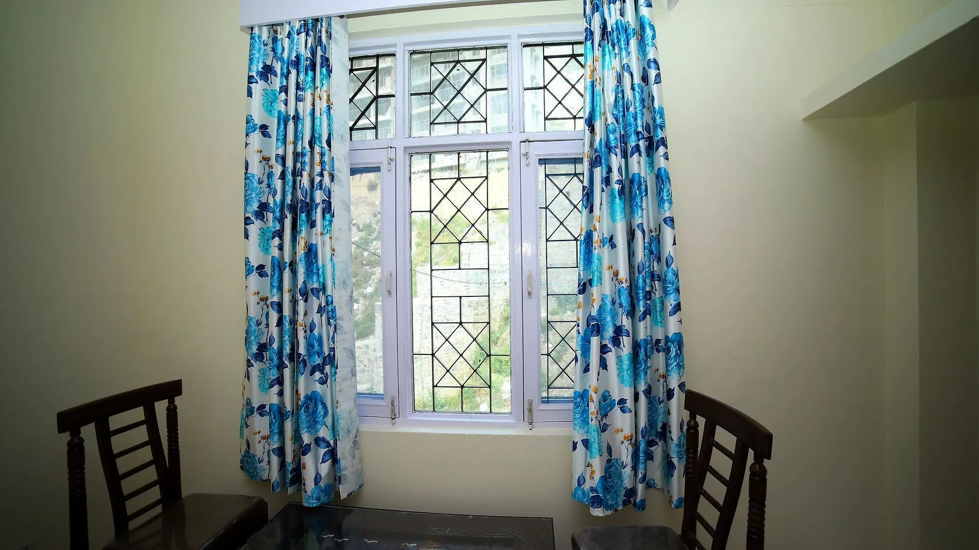 Oyo 12697 Home Valley View New Shimla Apartment